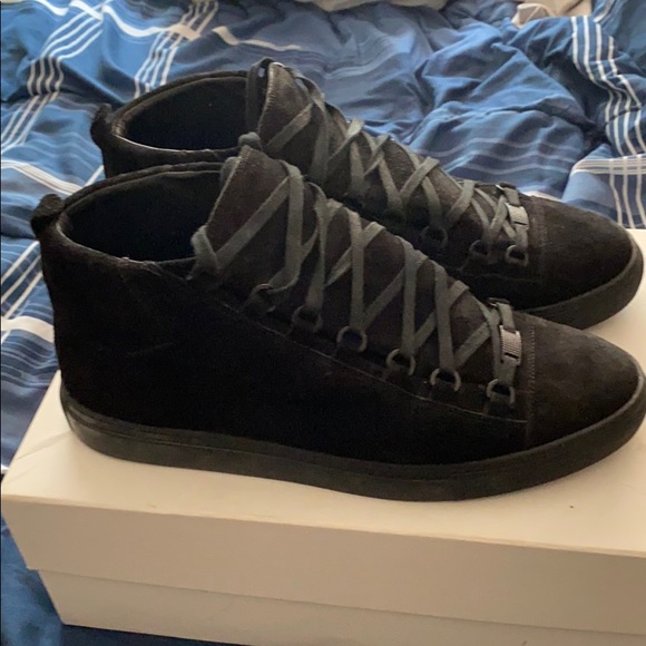 Balenciaga Arena all black suede!